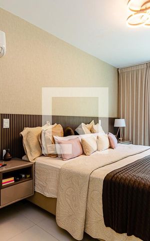 Casa à venda com 500m², 4 quartos e 2 vagas Casa à venda com 500m², 4 quartos e 2 vagasSuite 1