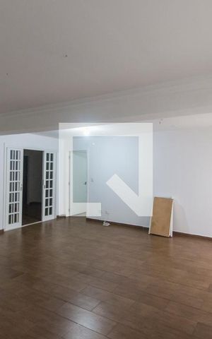 Casa de condomínio à venda com 420m², 7 quartos e 4 vagasSala