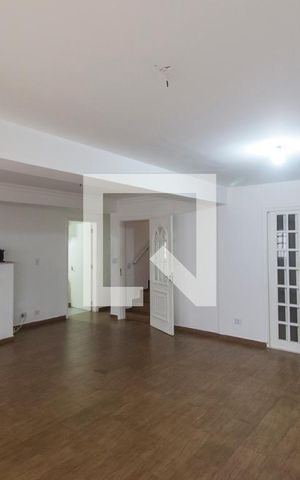 Casa de condomínio à venda com 420m², 7 quartos e 4 vagasSala