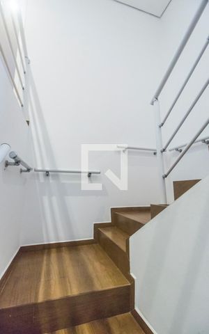 Casa de condomínio à venda com 420m², 7 quartos e 4 vagasEscada