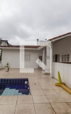 Casa de condomínio à venda com 420m², 7 quartos e 4 vagasPiscina
