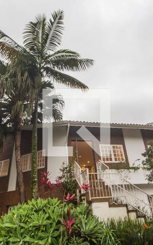 Casa de condomínio à venda com 420m², 7 quartos e 4 vagasVista da Rua