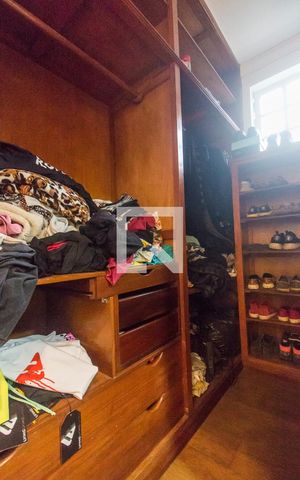 Casa de condomínio à venda com 420m², 7 quartos e 4 vagasCloset da suíte