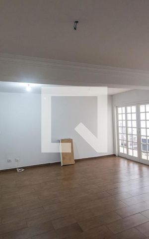 Casa de condomínio à venda com 420m², 7 quartos e 4 vagasSala