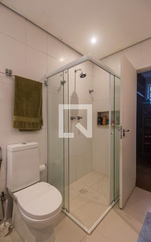 Casa de condomínio à venda com 420m², 7 quartos e 4 vagasBanheiro da Suíte