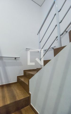 Casa de condomínio à venda com 420m², 7 quartos e 4 vagasEscada