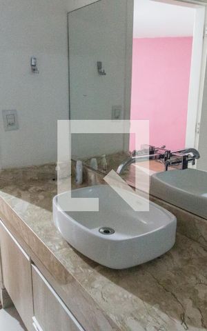 Casa de condomínio à venda com 420m², 7 quartos e 4 vagasBanheiro da Suíte 4
