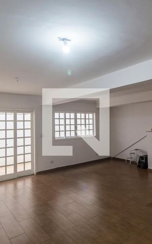 Casa de condomínio à venda com 420m², 7 quartos e 4 vagasSala