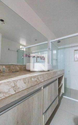 Casa de condomínio à venda com 420m², 7 quartos e 4 vagasBanheiro da Suíte 4
