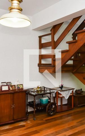 Casa à venda com 280m², 5 quartos e 1 vaga Casa à venda com 280m², 5 quartos e 1 vagaSala