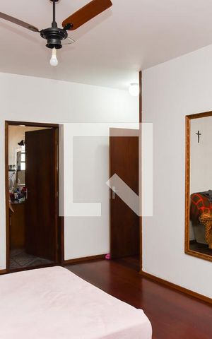 Casa à venda com 280m², 5 quartos e 1 vaga Casa à venda com 280m², 5 quartos e 1 vagaSuíte
