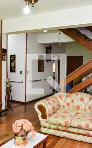 Casa à venda com 280m², 5 quartos e 1 vaga Casa à venda com 280m², 5 quartos e 1 vagaSala