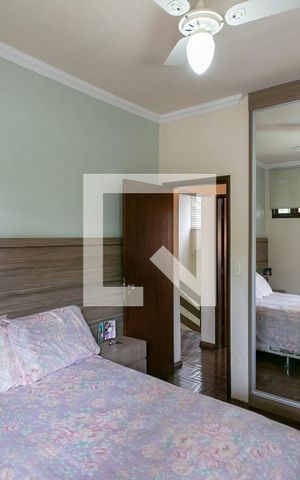 Casa à venda com 290m², 5 quartos e 3 vagas Casa à venda com 290m², 5 quartos e 3 vagasQuarto 4