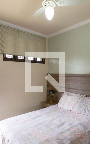 Casa à venda com 290m², 5 quartos e 3 vagas Casa à venda com 290m², 5 quartos e 3 vagasQuarto 4
