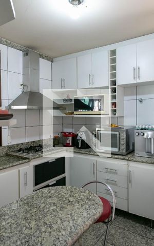 Casa à venda com 290m², 5 quartos e 3 vagas Casa à venda com 290m², 5 quartos e 3 vagasCozinha