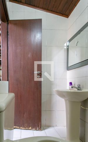 Casa à venda com 290m², 5 quartos e 3 vagas Casa à venda com 290m², 5 quartos e 3 vagasBanheiro