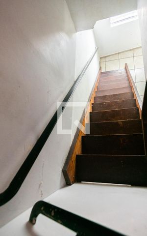 Casa de condomínio à venda com 70m², 2 quartos e 1 vaga Casa de condomínio à venda com 70m², 2 quartos e 1 vagaEscadas