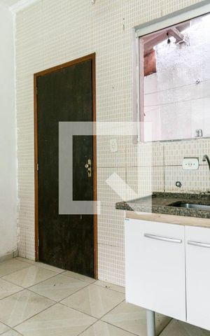 Casa de condomínio à venda com 70m², 2 quartos e 1 vaga Casa de condomínio à venda com 70m², 2 quartos e 1 vagaCozinha