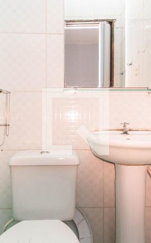 Casa de condomínio à venda com 70m², 2 quartos e 1 vaga Casa de condomínio à venda com 70m², 2 quartos e 1 vagaBanheiro