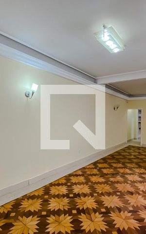 Casa à venda com 300m², 3 quartos e 2 vagas Casa à venda com 300m², 3 quartos e 2 vagasSala