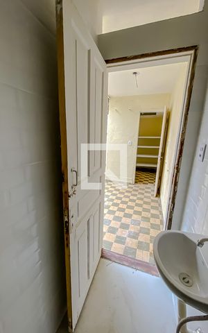 Casa à venda com 300m², 3 quartos e 2 vagas Casa à venda com 300m², 3 quartos e 2 vagasBanheiro de Serviço