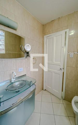 Casa à venda com 300m², 3 quartos e 2 vagas Casa à venda com 300m², 3 quartos e 2 vagasBanheiro da Suite