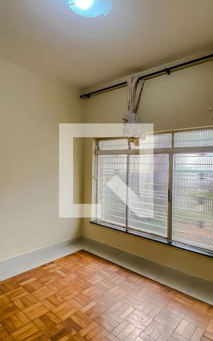 Casa à venda com 300m², 3 quartos e 2 vagas Casa à venda com 300m², 3 quartos e 2 vagasQuarto