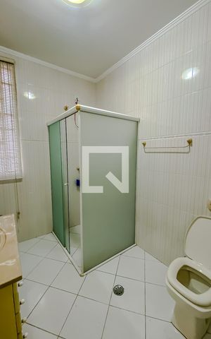 Casa à venda com 300m², 3 quartos e 2 vagas Casa à venda com 300m², 3 quartos e 2 vagasBanheiro