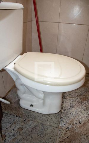Casa à venda com 300m², 1 quarto e 1 vaga Casa à venda com 300m², 1 quarto e 1 vagaBanheiro