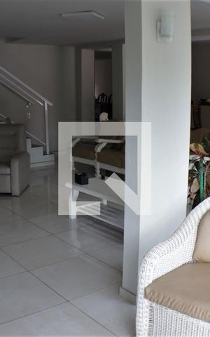 Casa de condomínio à venda com 490m², 5 quartos e 3 vagasSala