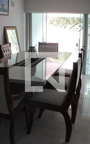 Casa de condomínio à venda com 490m², 5 quartos e 3 vagasSala