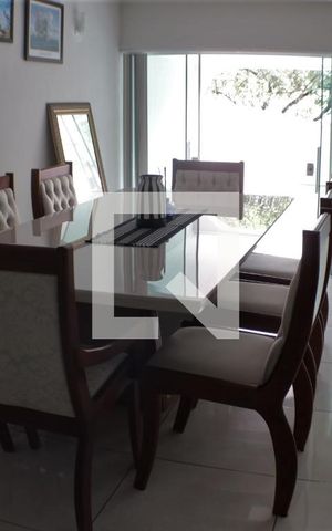 Casa de condomínio à venda com 490m², 5 quartos e 3 vagasSala