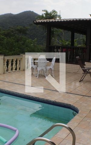 Casa de condomínio à venda com 490m², 5 quartos e 3 vagasPiscina