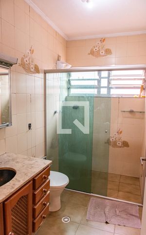 Casa à venda com 260m², 5 quartos e 3 vagas Casa à venda com 260m², 5 quartos e 3 vagasBanheiro 2