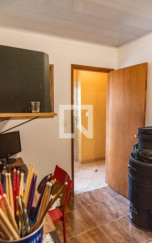 Casa à venda com 260m², 5 quartos e 3 vagas Casa à venda com 260m², 5 quartos e 3 vagasQuarto 2
