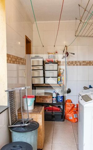 Casa à venda com 260m², 5 quartos e 3 vagas Casa à venda com 260m², 5 quartos e 3 vagasÁrea de serviço