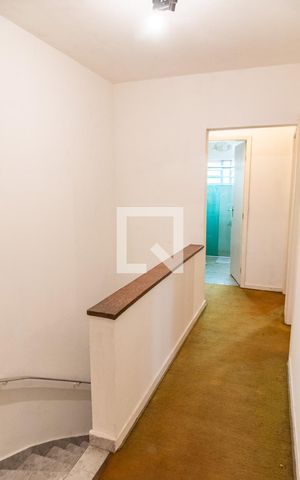 Casa à venda com 260m², 5 quartos e 3 vagas Casa à venda com 260m², 5 quartos e 3 vagasCorredor