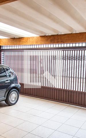 Casa à venda com 260m², 5 quartos e 3 vagas Casa à venda com 260m², 5 quartos e 3 vagasGaragem