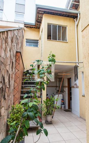 Casa à venda com 260m², 5 quartos e 3 vagas Casa à venda com 260m², 5 quartos e 3 vagasQuintal
