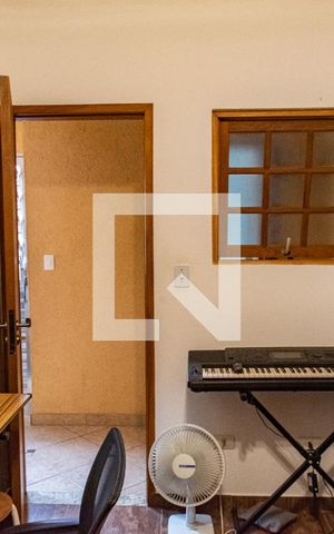 Casa à venda com 260m², 5 quartos e 3 vagas Casa à venda com 260m², 5 quartos e 3 vagasQuarto 1