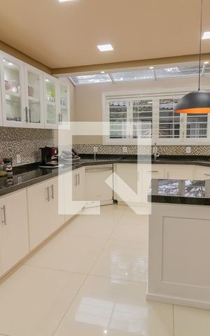 Casa à venda com 409m², 4 quartos e 2 vagasCozinha