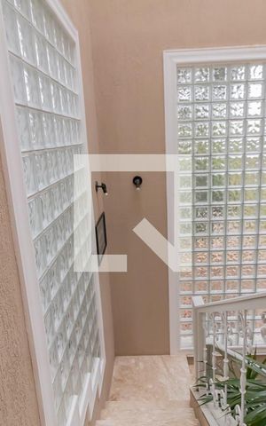 Casa à venda com 409m², 4 quartos e 2 vagasEscada