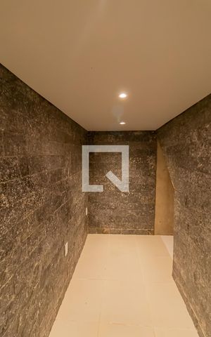 Casa à venda com 409m², 4 quartos e 2 vagasAdega