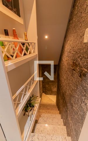 Casa à venda com 409m², 4 quartos e 2 vagasAdega