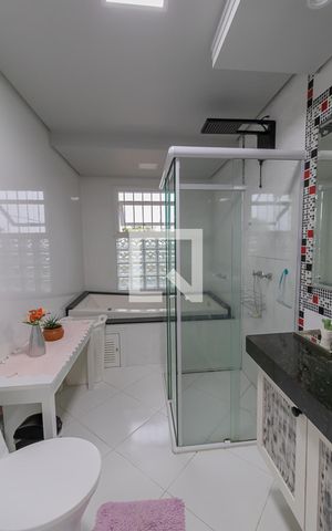 Casa à venda com 409m², 4 quartos e 2 vagasBanheiro 2