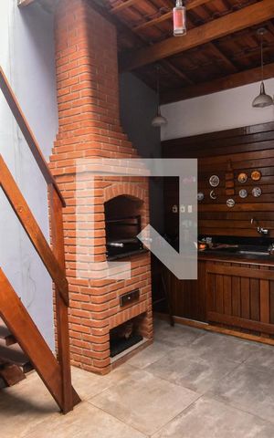 Casa à venda com 130m², 3 quartos e 2 vagas Casa à venda com 130m², 3 quartos e 2 vagasChurrasqueira