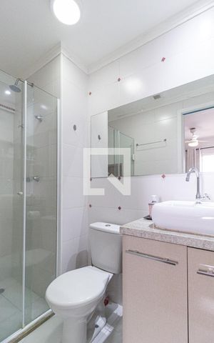 Apartamento à venda com 60m², 2 quartos e 1 vaga Apartamento à venda com 60m², 2 quartos e 1 vagaBanheiro da suíte