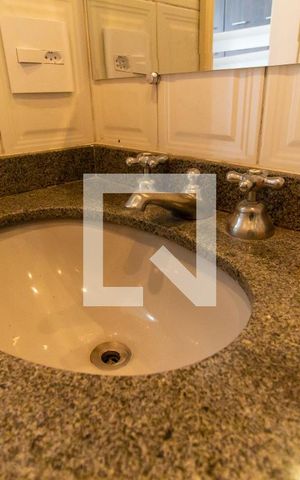 Apartamento à venda com 58m², 2 quartos e 2 vagasBanheiro da Suíte