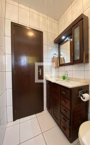 Casa à venda com 210m², 3 quartos e 2 vagasBanheiro 1