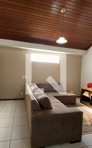 Casa à venda com 210m², 3 quartos e 2 vagasSala